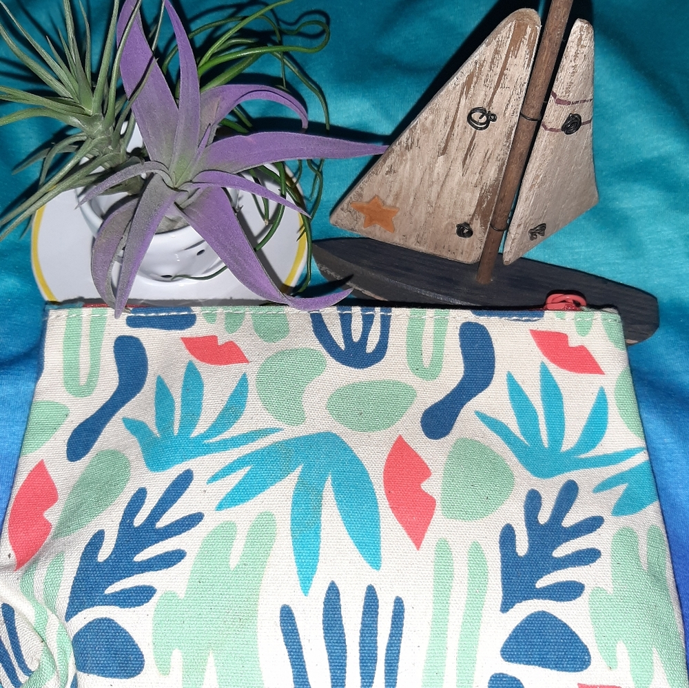 Cosmetic bag-NWOT